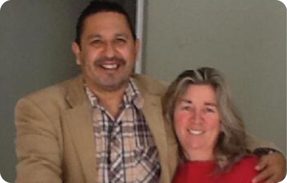 Fundadores da Medical San com um dos primeiros equipamentos da fábrica